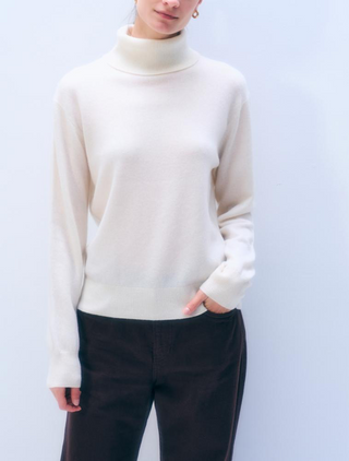 Cashmere Rib Trim Easy Turtleneck in Soft White